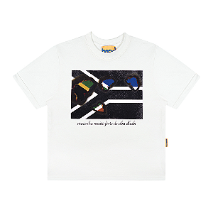 Camiseta MAD Enlatados Muito Forte de Abu Dhabi Off White