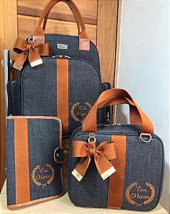 Kit Maternidade Mochila Multi, Frasqueira básica e porta carteira de vacinação Linho preto com faixa caramelo