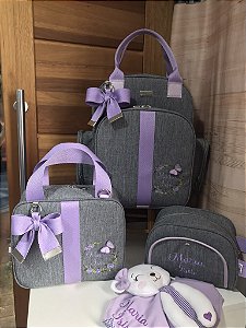 Kit Maternidade Mochila Multi, Frasqueira básica e necessarie Isis em linho Cinza escuro com faixa Lilás