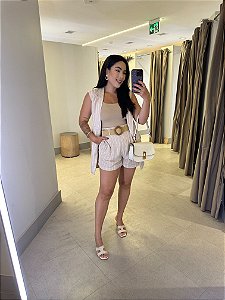 Conjunto bege listrado colete TAM M e short TAM 40
