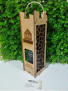 Caixa de Vinho com detalhes vazados em mdf cru 3mm 32cm x 10cm x 10cm