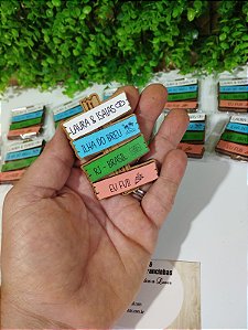 Imã de geladeira lembrancinha casamento formato plaquinhas