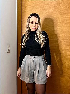 SHORT EM ALFAIATARIA RISCA DE GIZ CINZA
