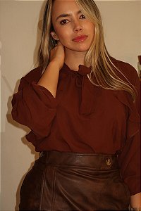 BLUSA MARROM COM AMARRAÇÃO GRAVATA
