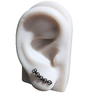 Brinco Ear Cuff Corações Trabalhados Prata 925