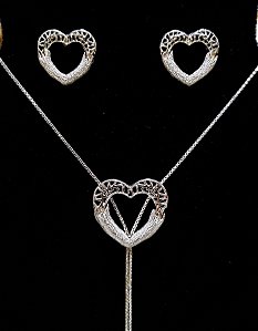 Conjunto de Colar Gravatinha e Brincos Coração de Prata 925