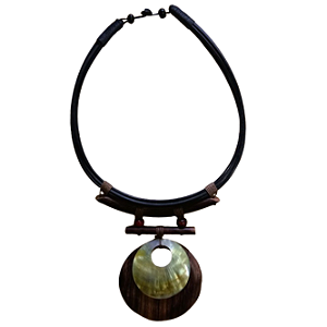 Maxi Colar de Madeira com Sobreposição de Madrepérola