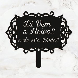Placa Lá Vem A Noiva e E Ela Está Linda, para casamento, Dama de Honra Mdf Cores Laser
