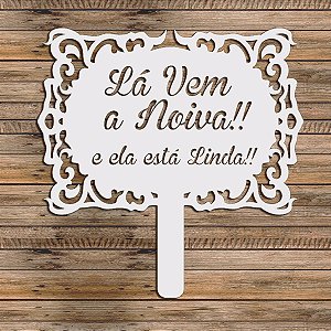 Placa Lá Vem A Noiva e E Ela Está Linda, Casamento, Dama de Honra Mdf Cores Laser Mod 03