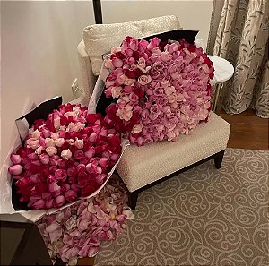 Kardashian´s Special – 2 Buquês de 300 Rosas , 10 Balões de Coração , 1 Balão Love , 1 Saco de Pétalas e 1 Coração de Rosas