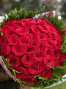 Buquê Impacto Supremo – 40 Rosas Colombianas