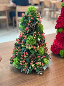 Christmas Tree Deluxe P – Hypericum & Dianthus (30cm)