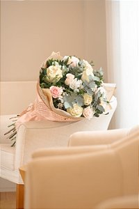 Buquê Blush Harmony – Rosas & Flores Nobres