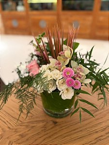 Arranjo Classico Natural em Vaso de Vidro