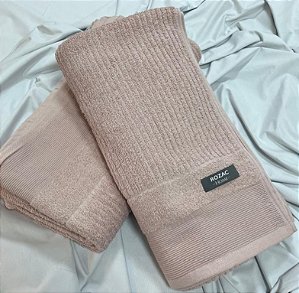 Toalha de Banho Média Rose / 1,60 x 0,76