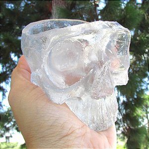 Caveira de Cristal em Resina Transparente - Castiçal 11cm