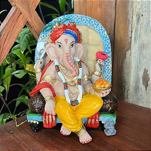 Ganesha no Trono Colorido