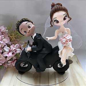 Noivinhos para Topo de Bolo na Moto em Biscuit 9cm