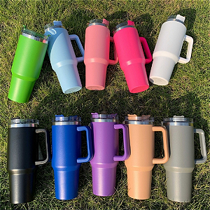 Caneca garrafa copo Térmica 1200ml  Estilo Capacidade Generosa Canudo Plástico prática