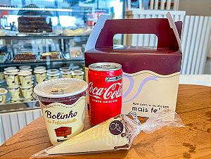 Kit Maletinha – Bolo no Potinho + Cone Trufado + Mini Coca 220ml