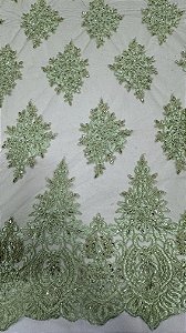 Tule bordado com pedrarias,cor verde  largura 130 cm composição 100% Poliéster