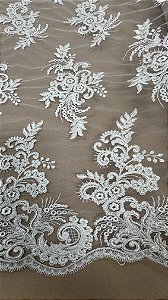 Tule bordado sem pedrarias,off white largura 140 cm 100% Poliamida.