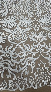 Tule bordado arabescos sem pedrarias,branco largura 140 cm 100% Poliéster.