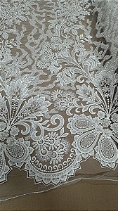 Tule Bordado barrado com Pedrarias,off white largura 130 cm composição 100% Poliamida.