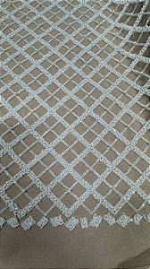 Tule Bordado barrado com Pedrarias,off white largura 130 cm composição 100% Poliamida.