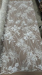 Tule Bordado barrado 3d com Pedrarias,off white largura 130 cm composição 100% Poliamida.