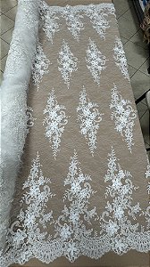 Tule Bordado 3d com Pedrarias,off white largura 130 cm composição 100% Poliamida.