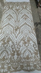 Tule bordado com pedrarias dourado,largura 130 cm composição 100% Poliéster.