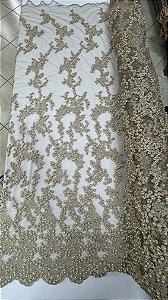 Tule bordado com pérolas dourado,largura 130 cm composição 100% Poliéster.