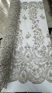 Tule bordado 3d com pedrarias Bege,largura 130 cm composição 100% Poliéster.