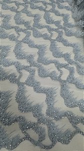 Tule bordado com pedrarias,azul serenity largura 130 cm composição 100% Poliéster.