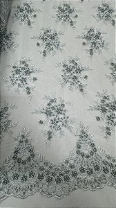 Tule bordado com pedrarias,Prata largura 130 cm composição 100% Poliéster.