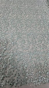 Tule bordado com paetês,verde agua largura 130 cm composição 100% Poliéster.