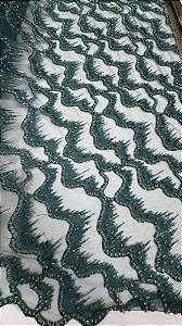Tule bordado com pedrarias,verde bandeira 130 cm composição 100% Poliéster.