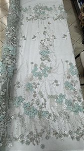 Tule bordado 3d com plumas e pedrarias,verde 130 cm composição 100% Poliamida.