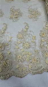 Tule bordado 3D com  pedrarias,dourado 130 cm composição 100% Poliamida.