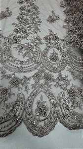 Tule bordado 3d barrado com pedrarias,nude 130 cm composição 100% Poliamida.