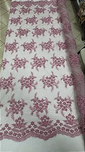 Tule bordado com pedrarias,rosa chiclete 130 cm composição 100% Poliamida.