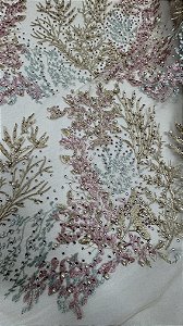 Tule bordado com pedrarias,Dourado,rosa e azul 130 cm composição 100% Poliamida.