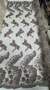 Tule bordado 3d com pedrarias,nude  130 cm composição 100% Poliamida.
