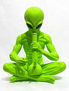 Alienígena 3D Fumando no Bong