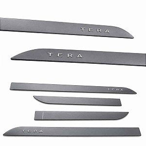 Friso Lateral TERA Cinza Platinum nome alto relevo cromado