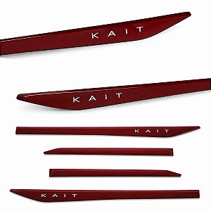 Friso Lateral Porta Kait 2026 Compatível cor Vermelho Malbec