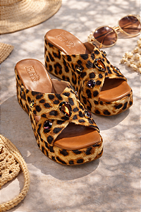 Tamanco Plataforma Feminino Animal Print com Pedrarias