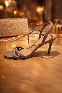 Sandália Feminina Cinza com Tiras Torcidas e Salto Fino