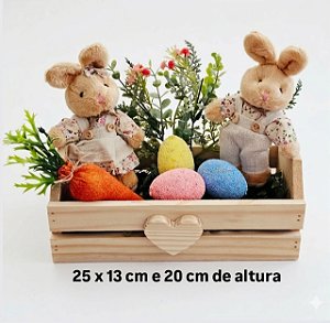 Caixote com casal coelhinhos, ovinhos e cenoura
